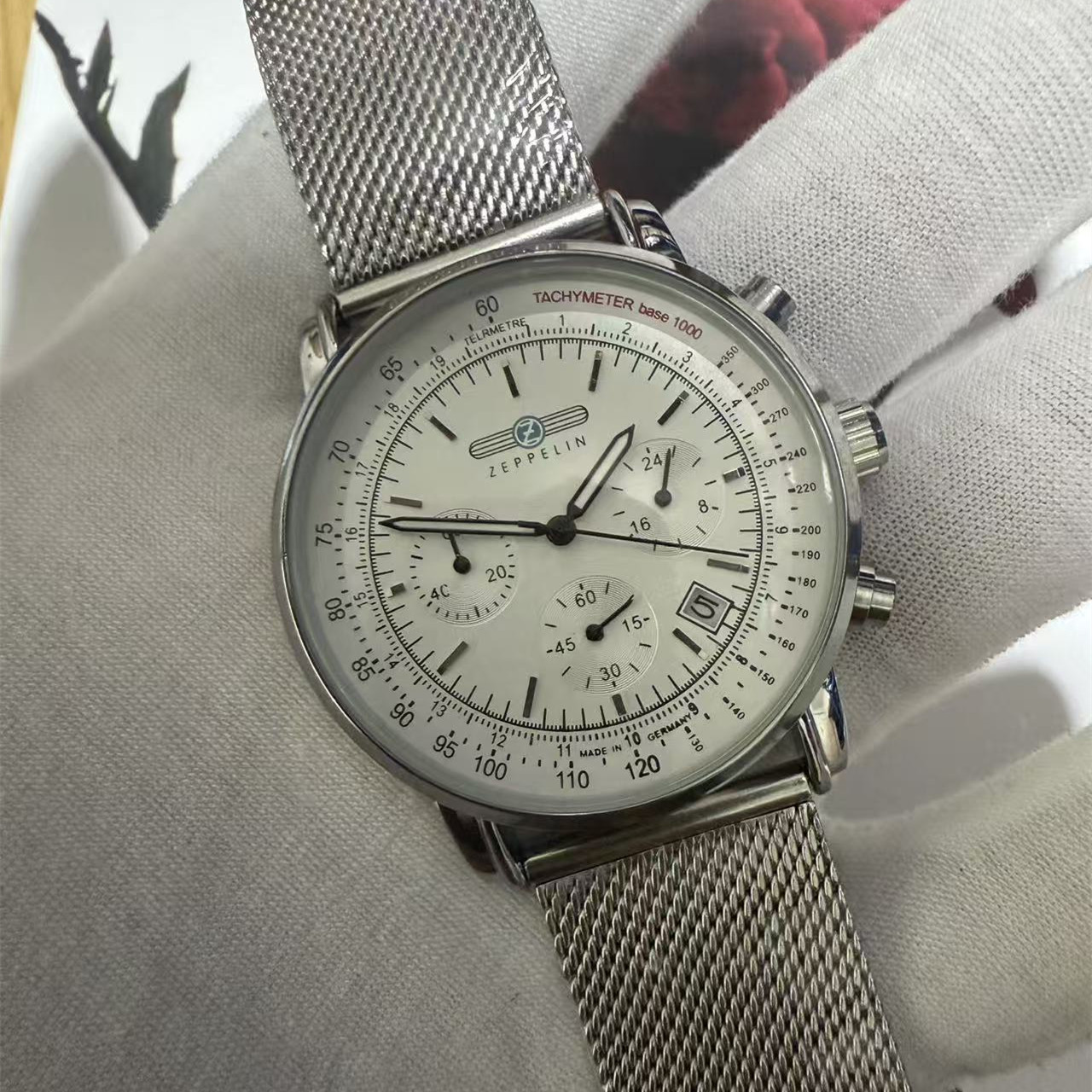 Trendy Fashion ZEPPELIN Couple - Luxury Watch Wallpaper 评论和价格