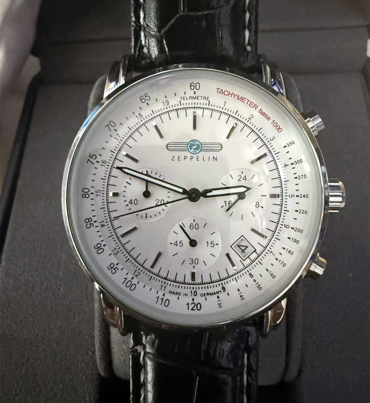 Trendy Fashion ZEPPELIN Couple - Luxury Watch Wallpaper 评论和价格