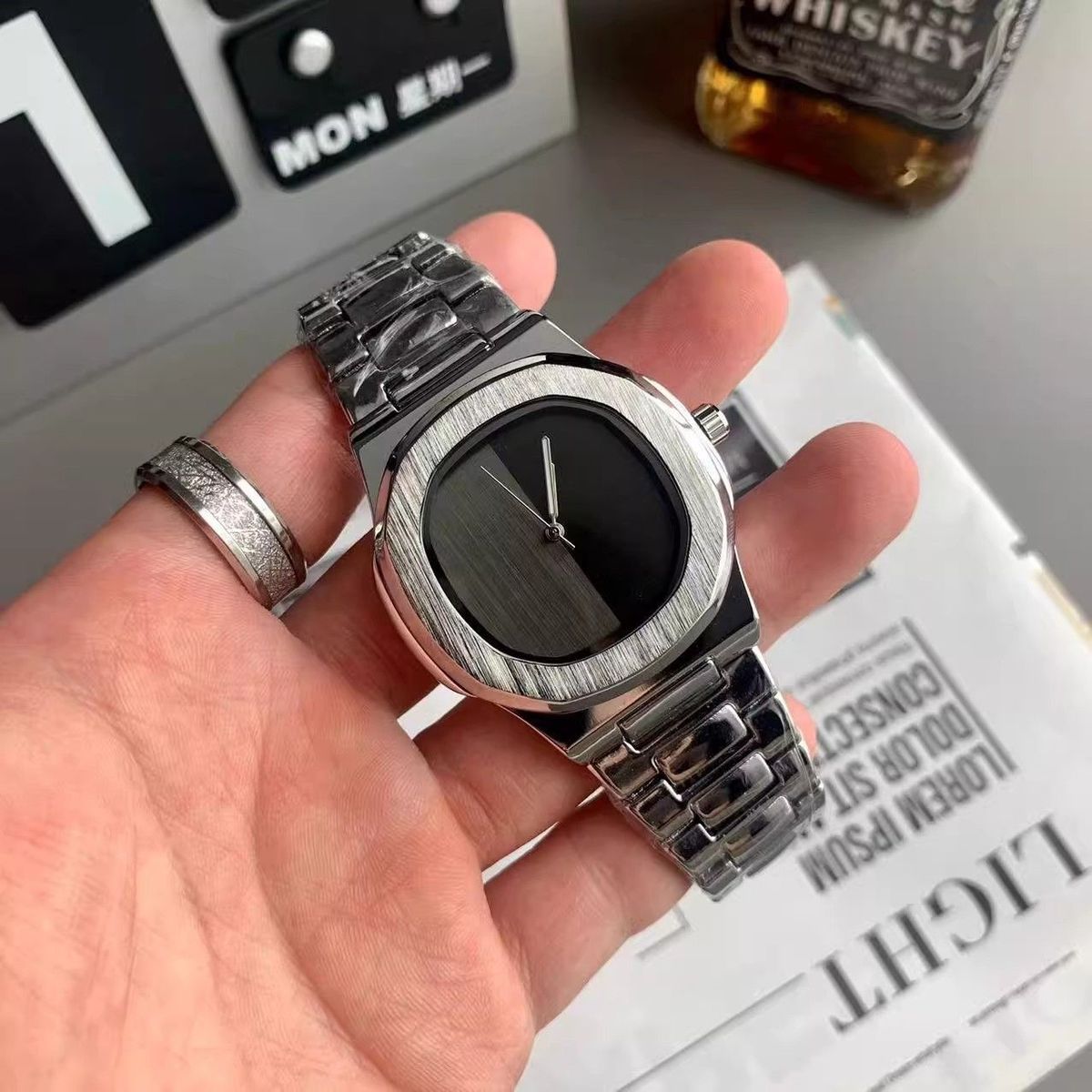 Custom Logo Men's Quartz Watch - Luxury Watch Logo 评论和价格